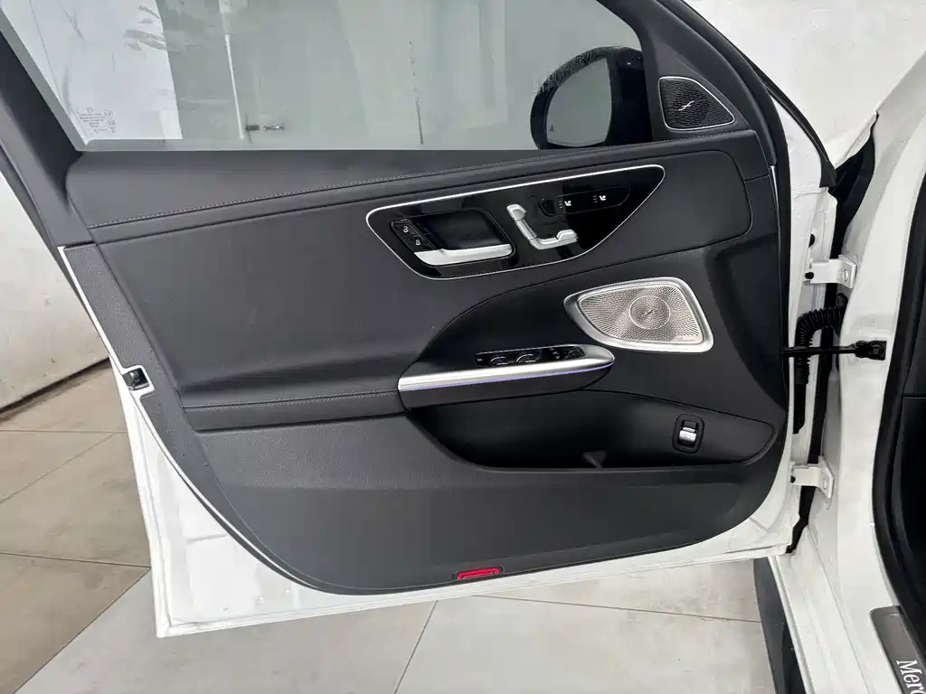 Mercedes-Benz C-Class 2025 — фото 13