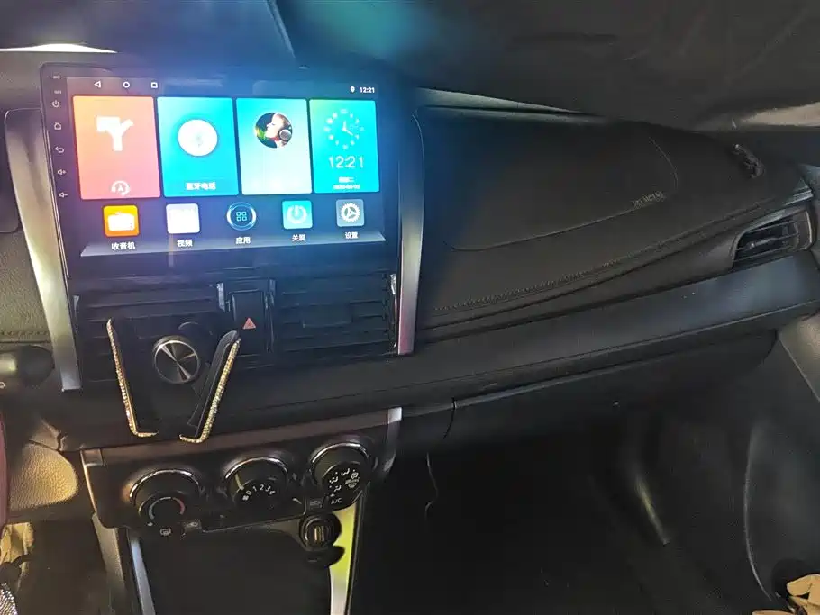 Toyota Yaris L 2014 — фото 13