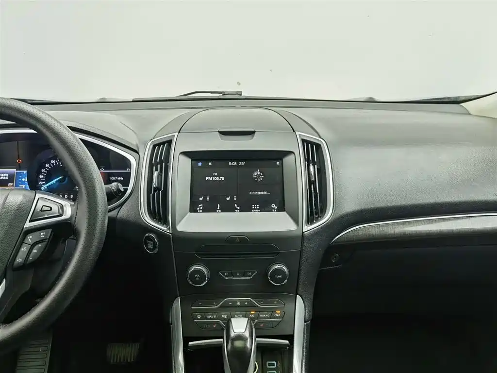 Ford Edge 2019 — фото 12