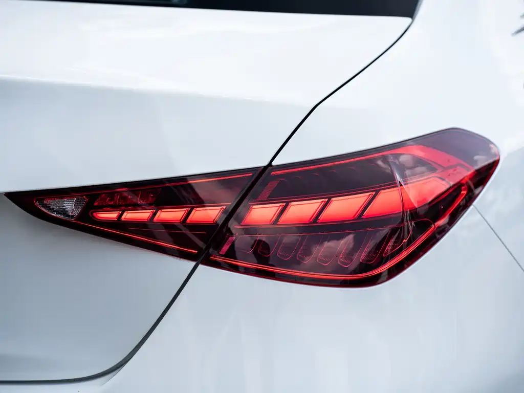 Mercedes-Benz C-Class 2023 — фото 6