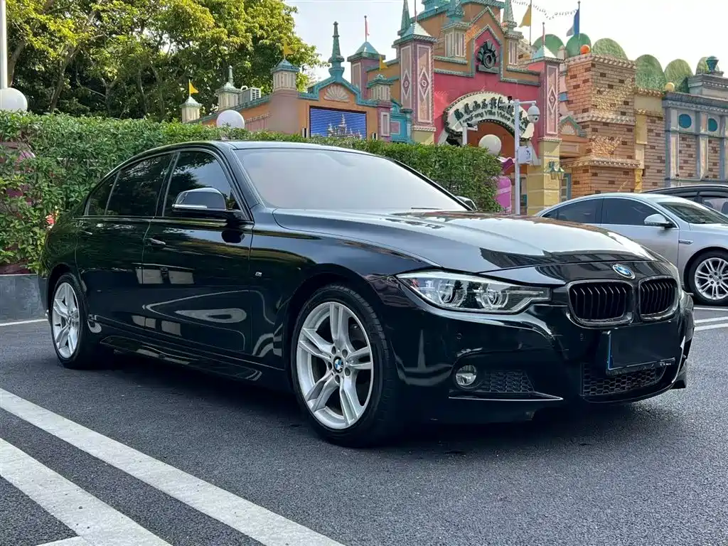 BMW 3 Series 2018 — фото 20
