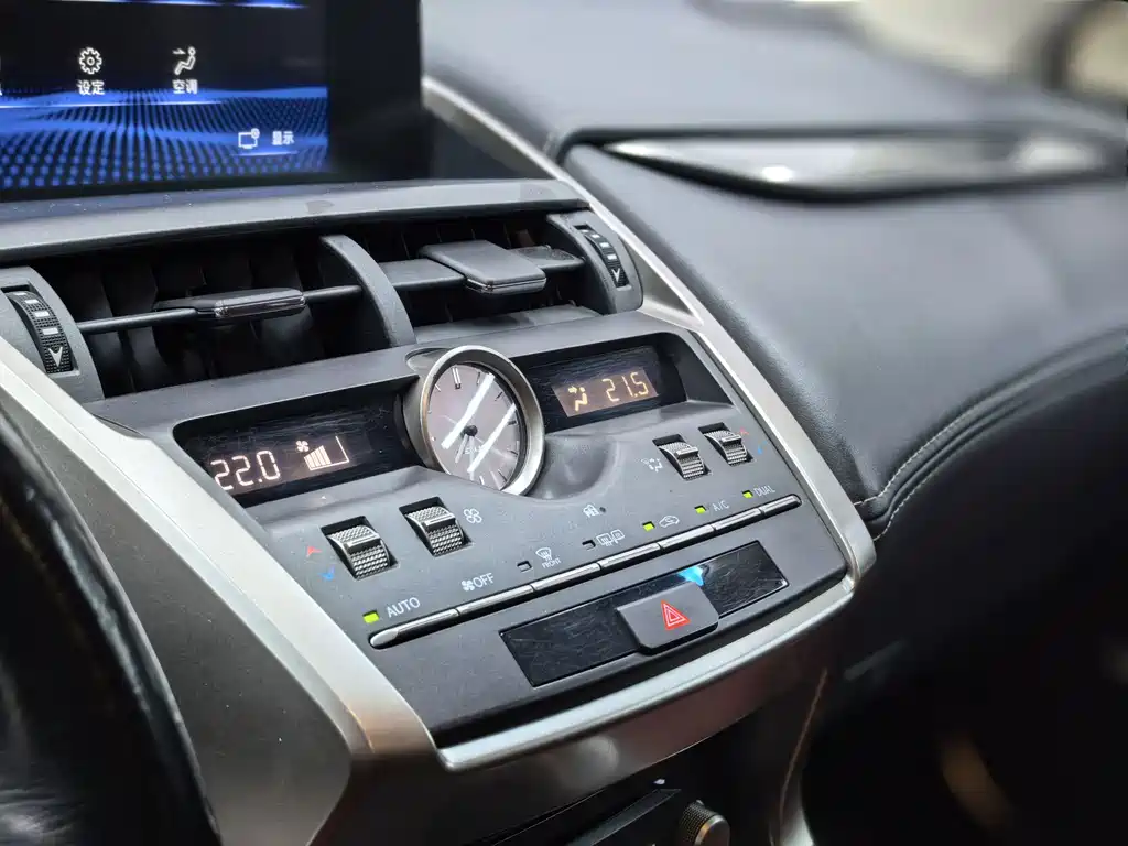 Lexus NX 2017 — фото 18