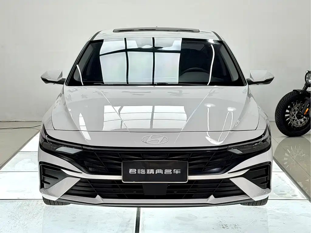 Hyundai Elantra 2023 — фото 2