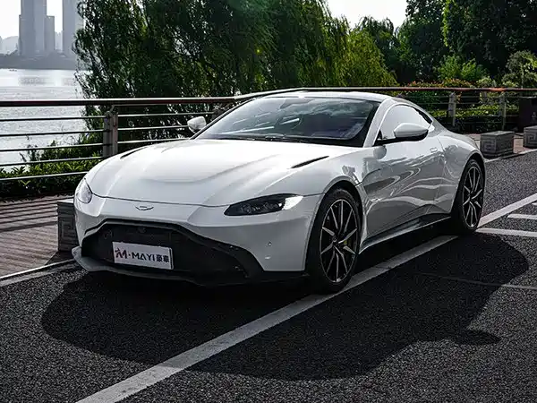 Aston Martin V8 Vantage 2021