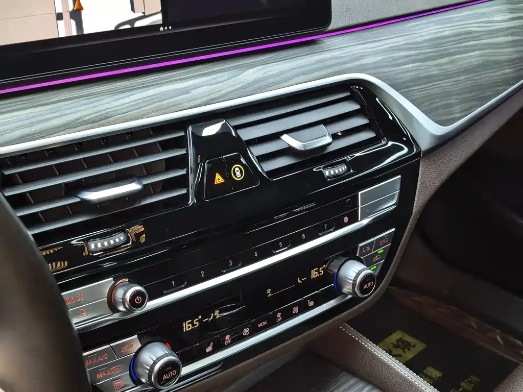 BMW 5 Series 2022 — фото 17