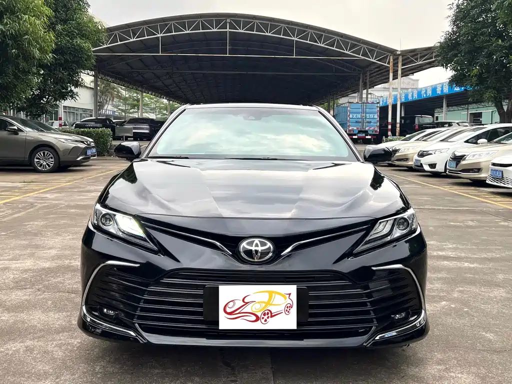 Toyota Camry 2022 — фото 2