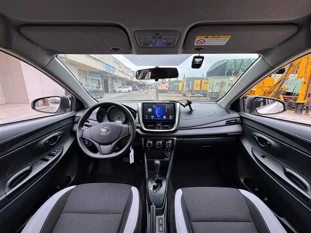 Toyota Yaris L 2021 — фото 8