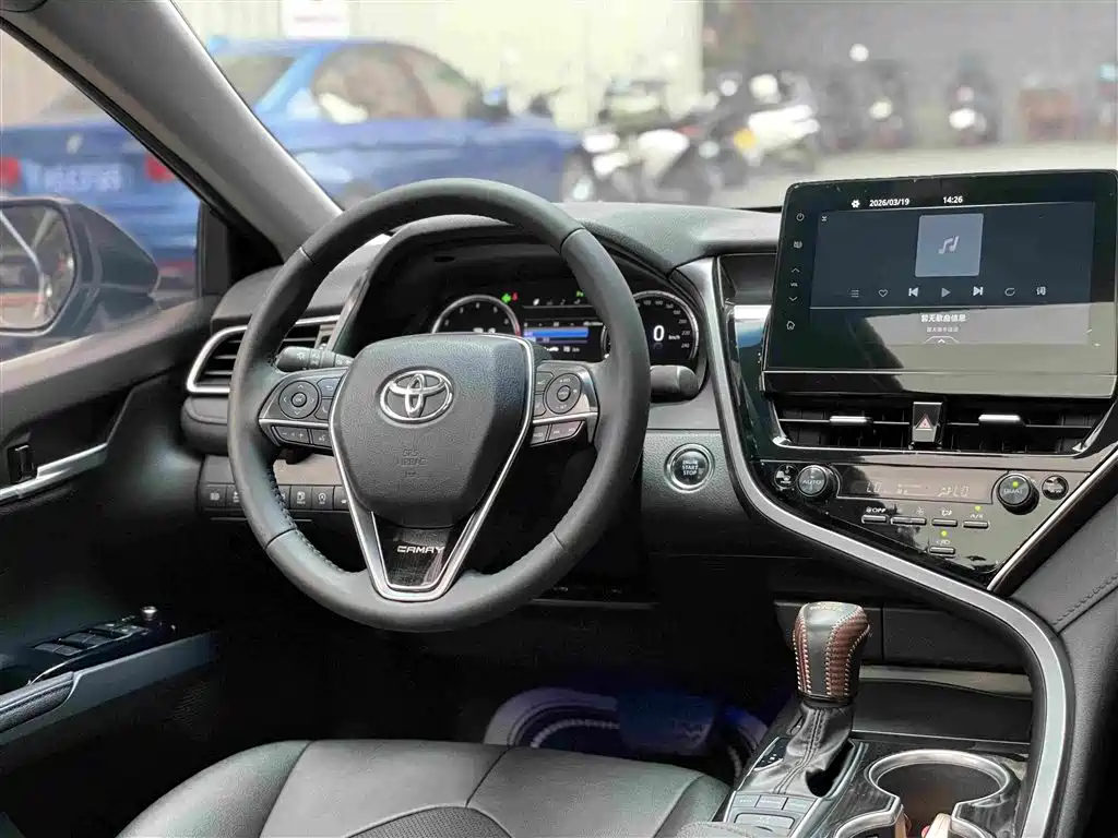 Toyota Camry 2022 — фото 10