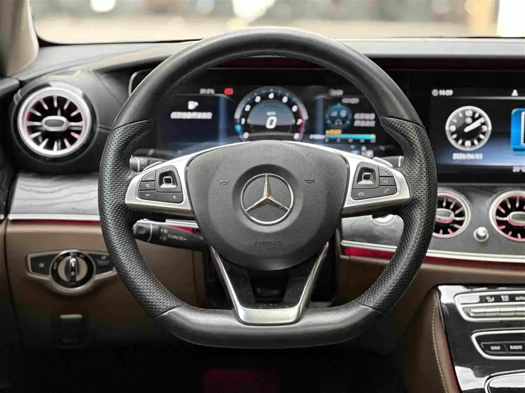 Mercedes-Benz E-Class 2017 — фото 9
