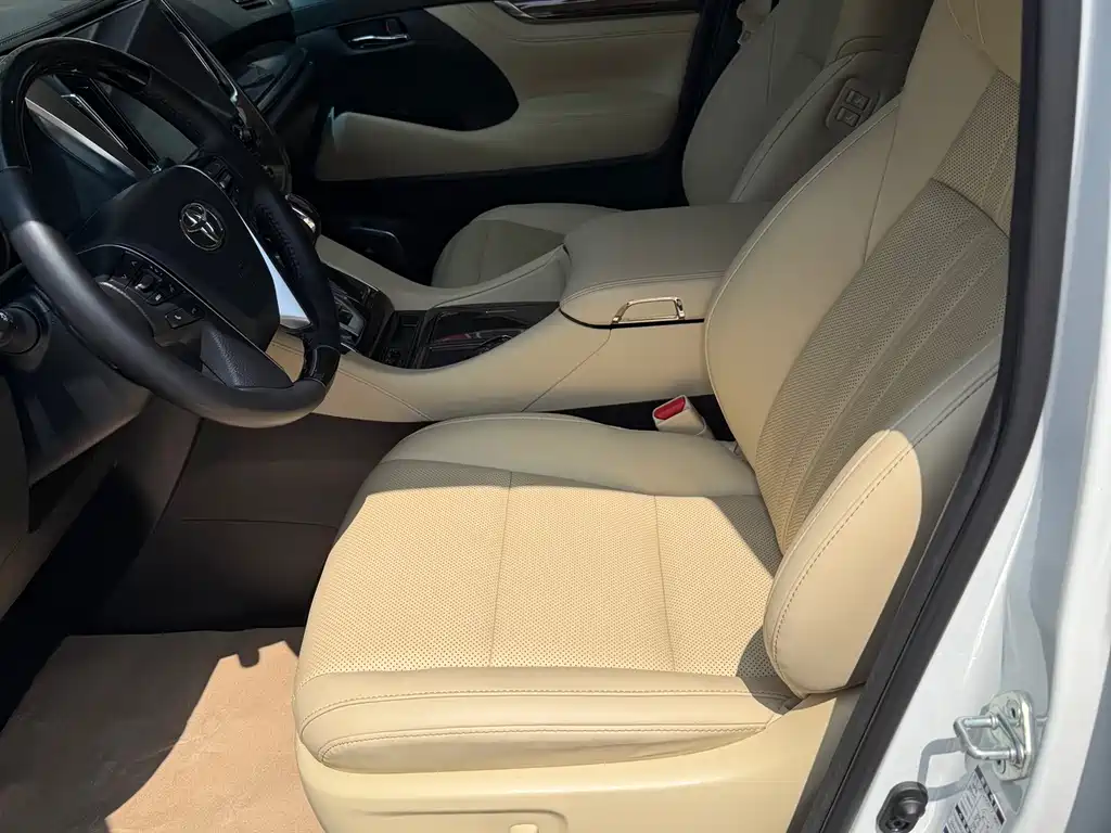 Toyota Alphard 2023 — фото 11