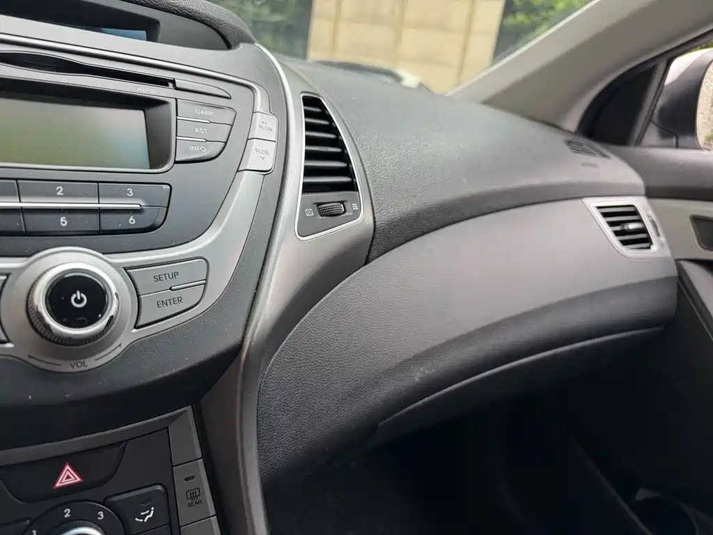 Hyundai Elantra Langdong 2015 — фото 15