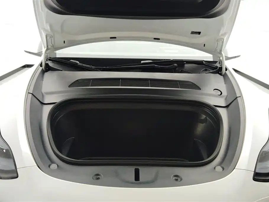 Tesla Model Y 2023 — фото 10