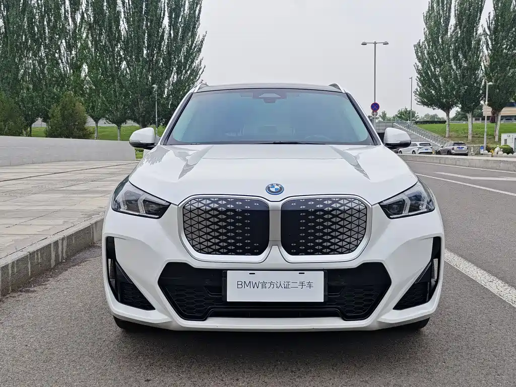 BMW iX1 2025