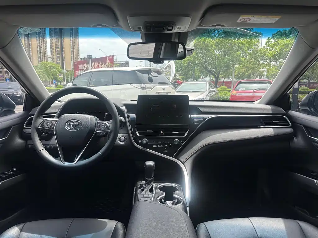 Toyota Camry 2021 — фото 16