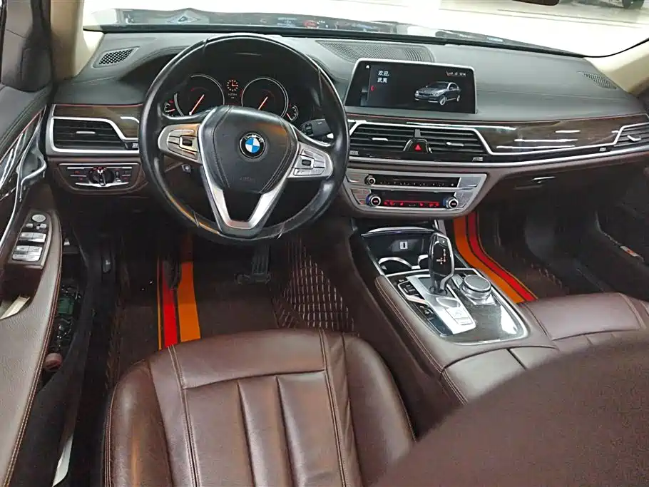 BMW 7 Series 2017 — фото 12