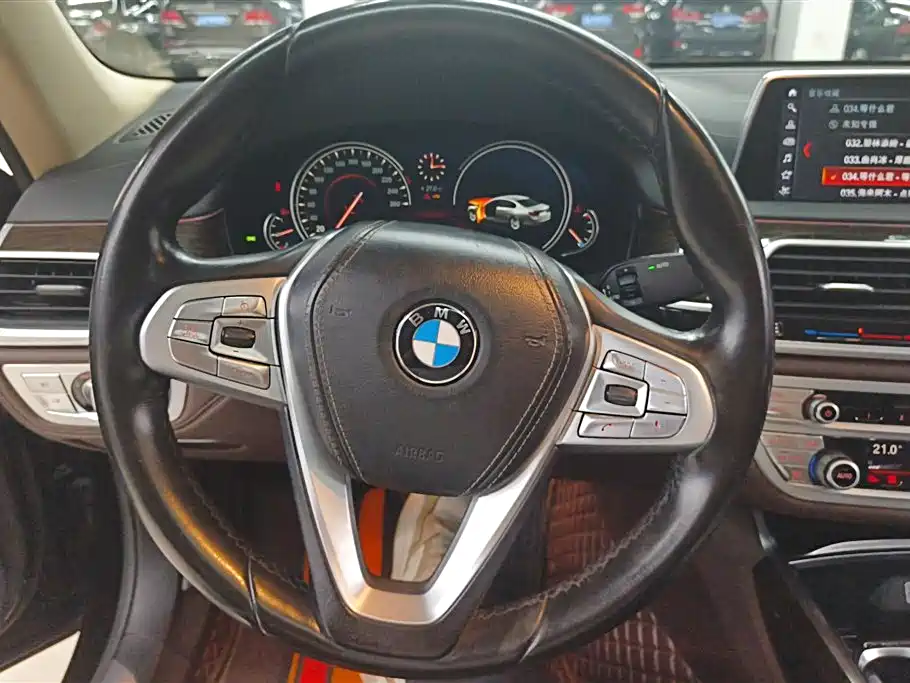 BMW 7 Series 2017 — фото 15