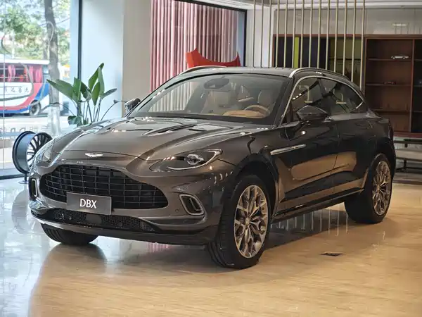 Aston Martin DBX 2024