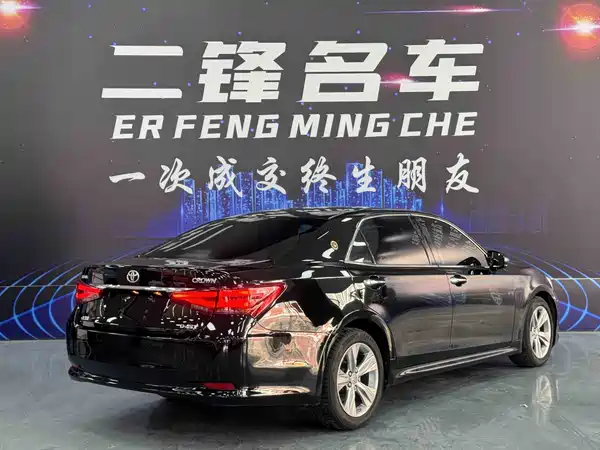 Toyota Crown 2015