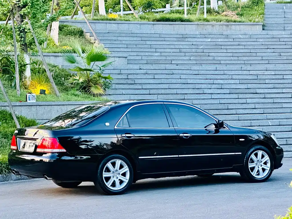 Toyota Crown 2005 — фото 5