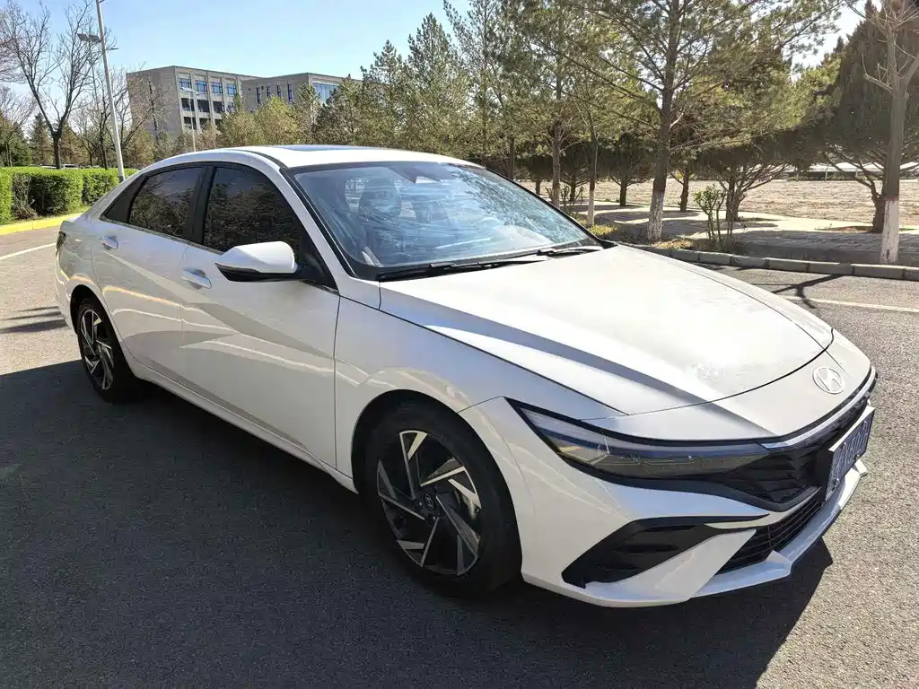 Hyundai Elantra 2024
