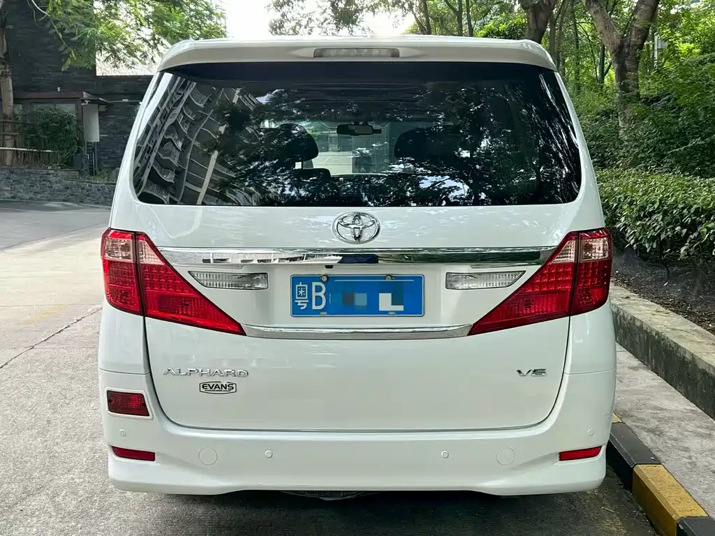 Toyota Alphard 2014 — фото 9