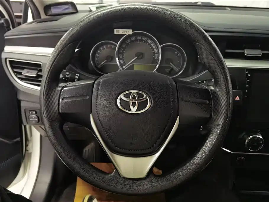 Toyota Corolla 2015 — фото 15