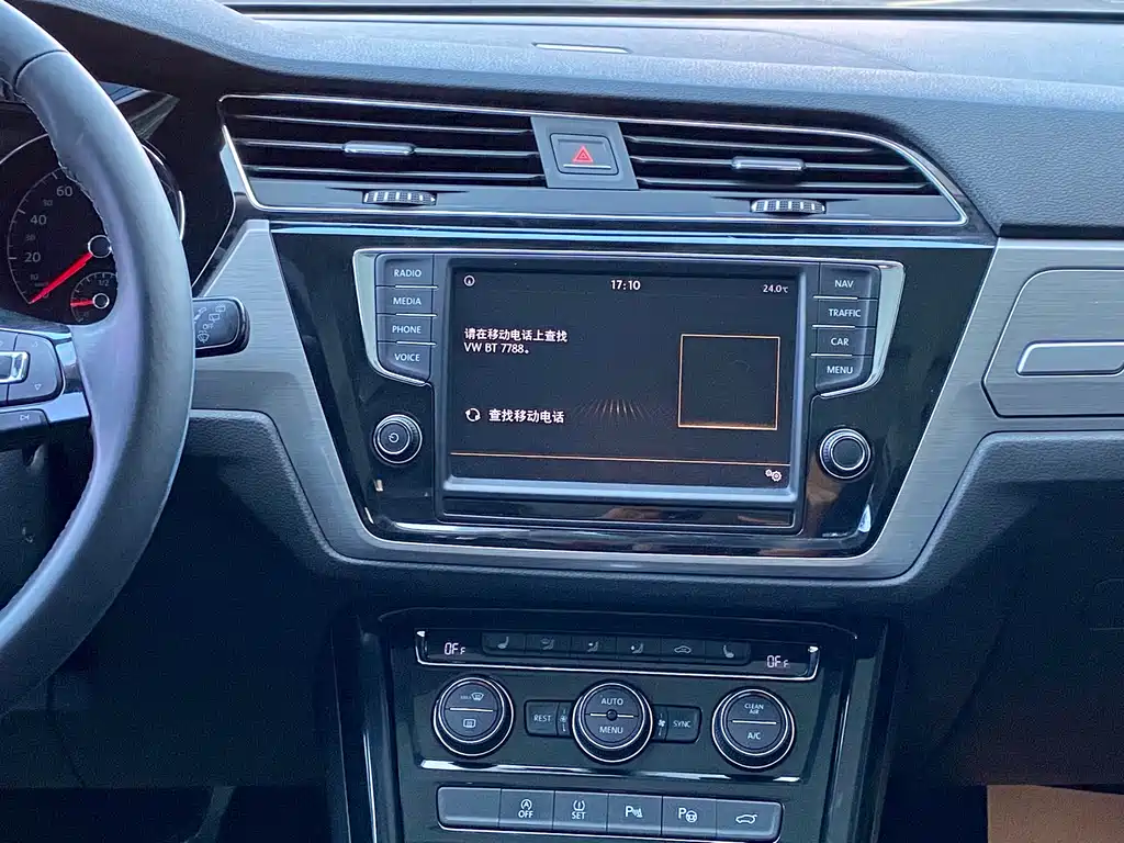 Volkswagen Touran 2017 — фото 14