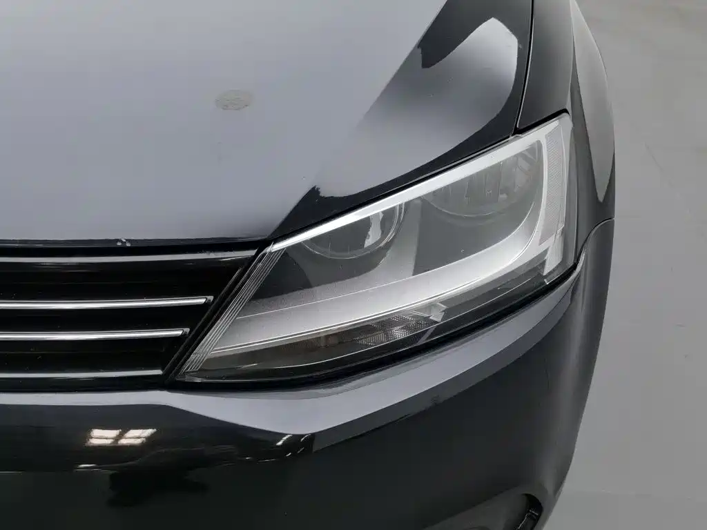 Volkswagen Sagitar 2013