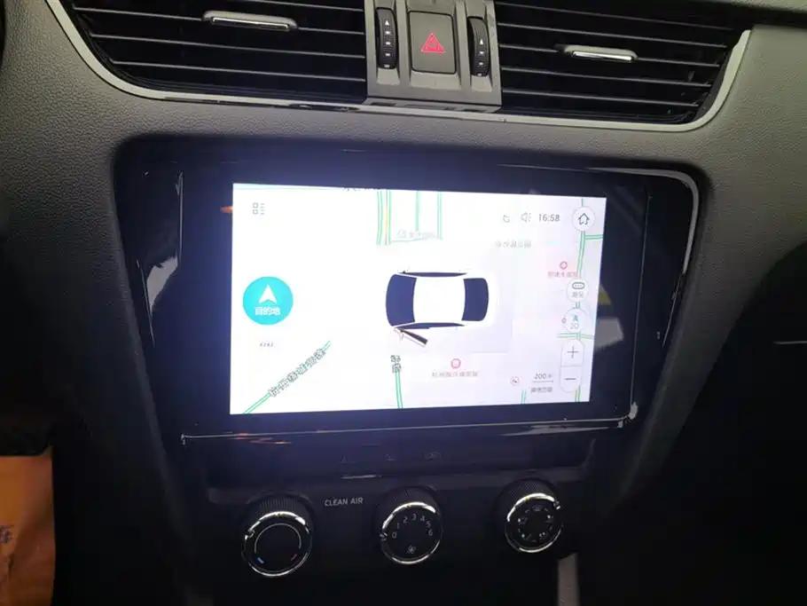 Skoda Octavia 2022 — фото 13