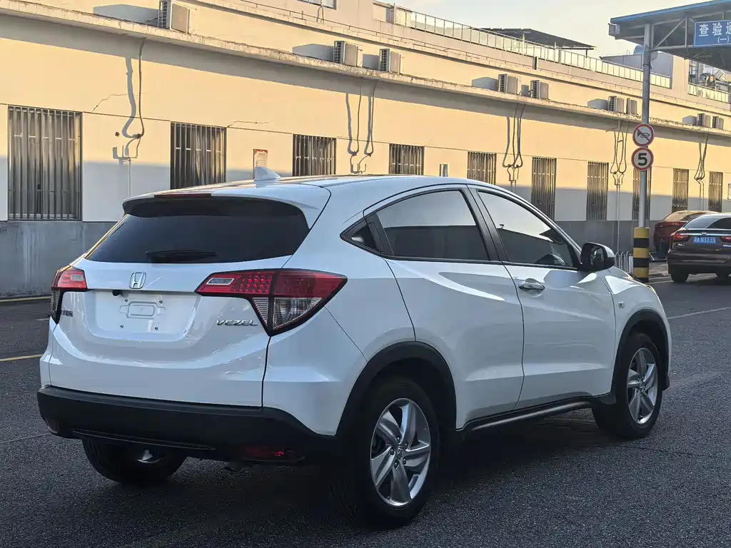Honda Vezel 2022 — фото 13
