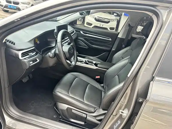 Geely Emgrand 2023