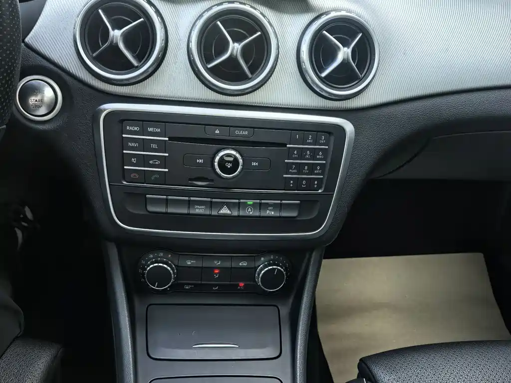 Mercedes-Benz GLA 2016 — фото 18