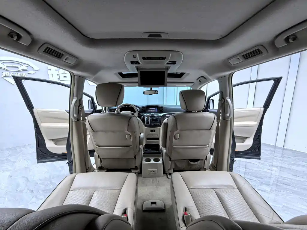 Nissan Quest 2016 — фото 11