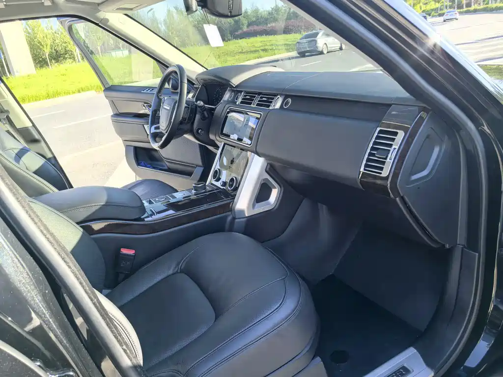 Land Rover Range Rover 2021 — фото 17