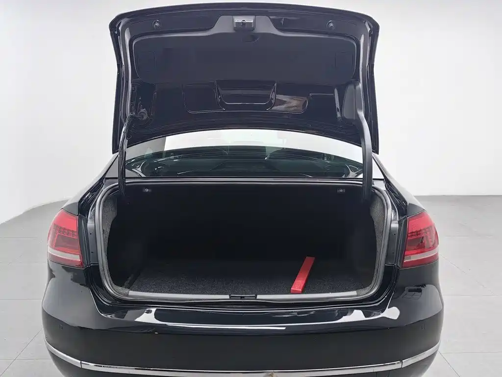Volkswagen Passat 2015 — фото 16