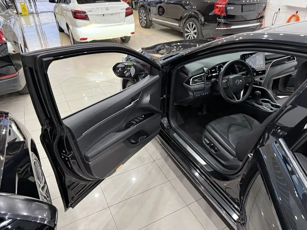 Toyota Camry 2023 — фото 13