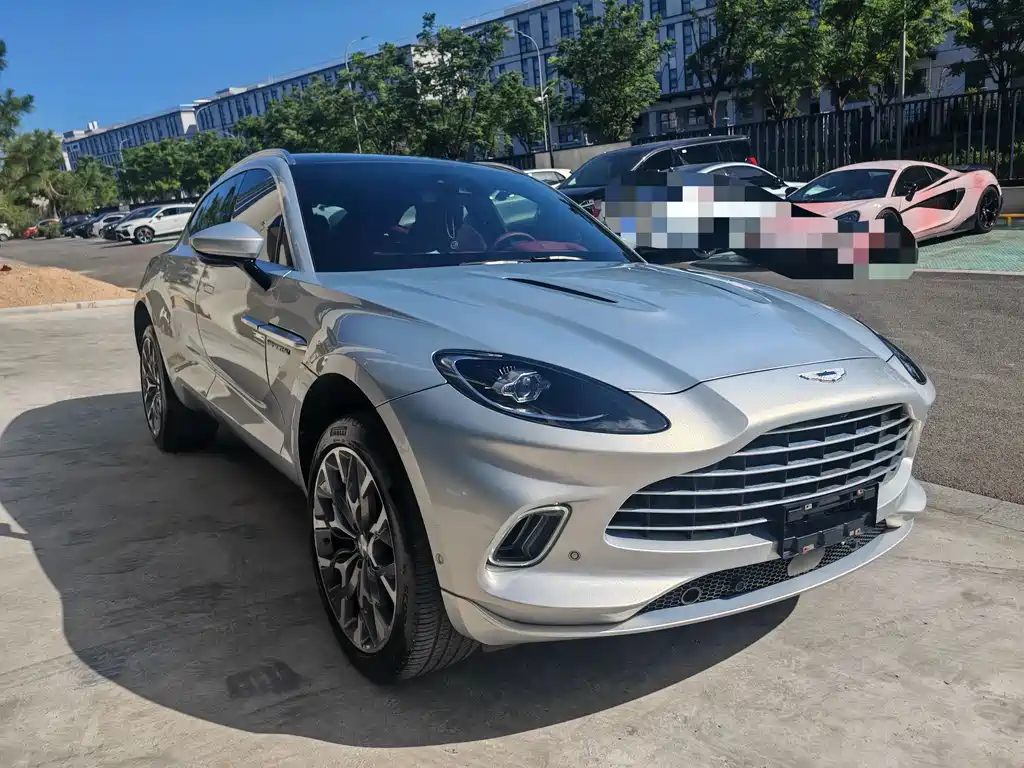Aston Martin DBX 2023