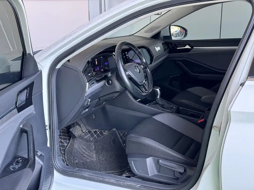 Volkswagen Sagitar 2021