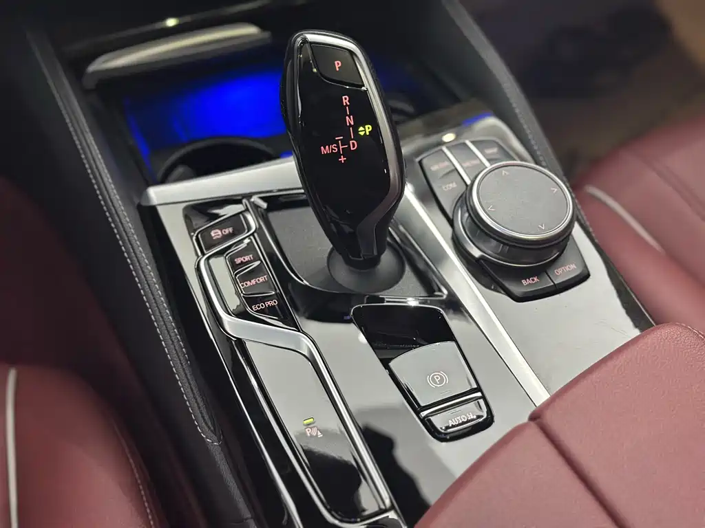 BMW 5 Series 2021 — фото 10