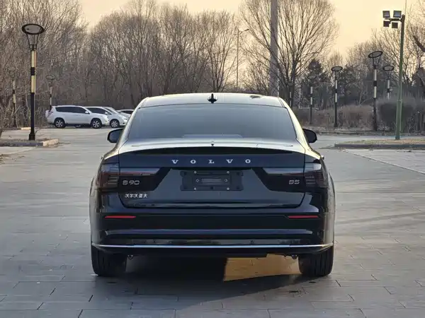 Volvo S90 2026