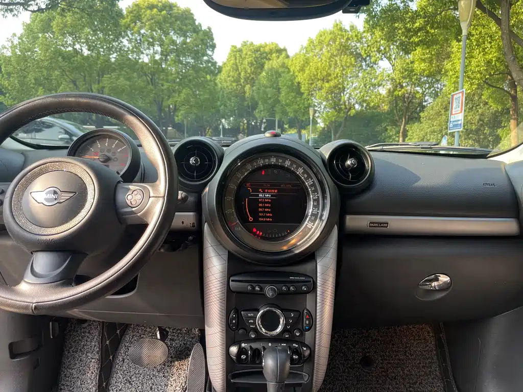 MINI Countryman 2017 — фото 14