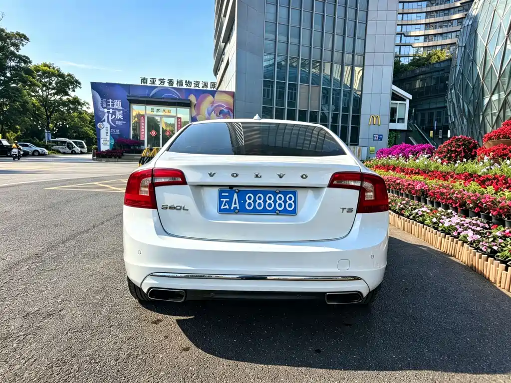 Volvo S60 2017 — фото 14