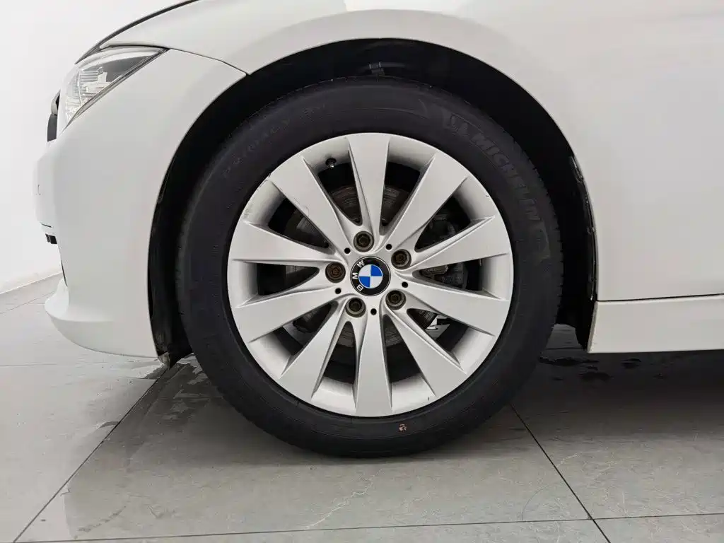 BMW 3 Series 2017 — фото 17