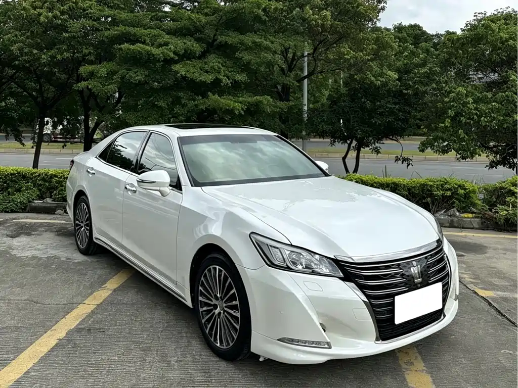 Toyota Crown 2019 — фото 3