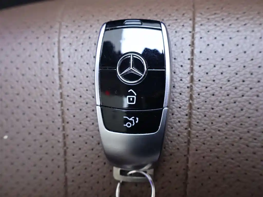 Mercedes-Benz E-Class 2022 — фото 25