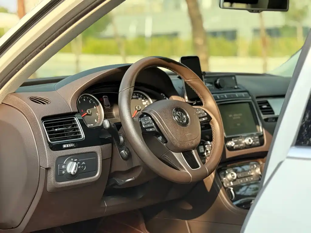 Volkswagen Touareg 2016 — фото 11
