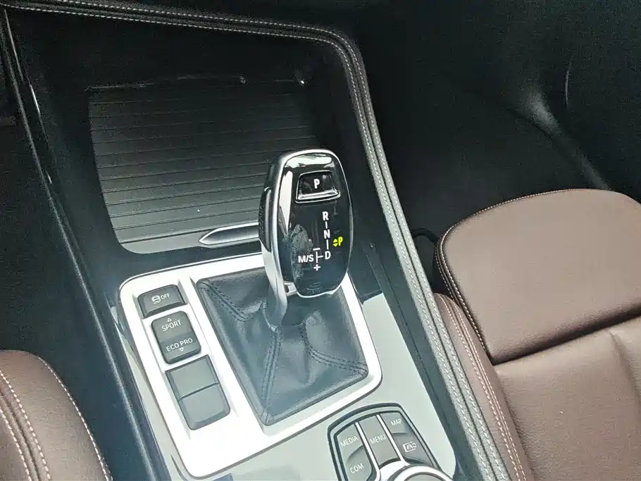 BMW 1 Series 2023 — фото 16