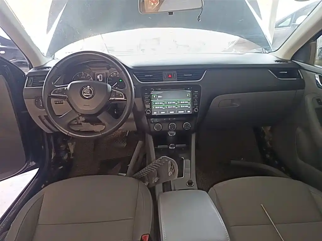 Skoda Octavia 2015 — фото 10