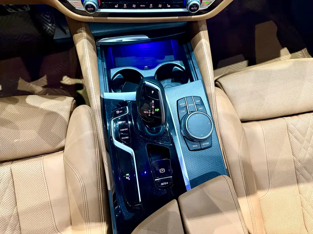 BMW 5 Series 2022 — фото 10