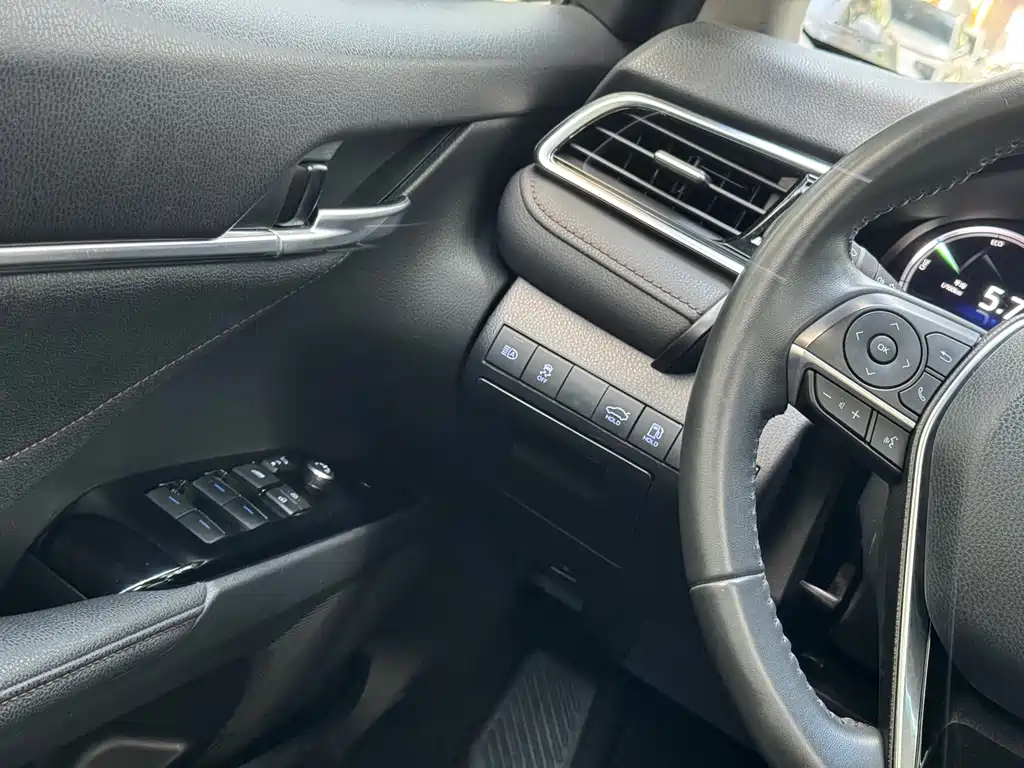 Toyota Camry 2021 — фото 16